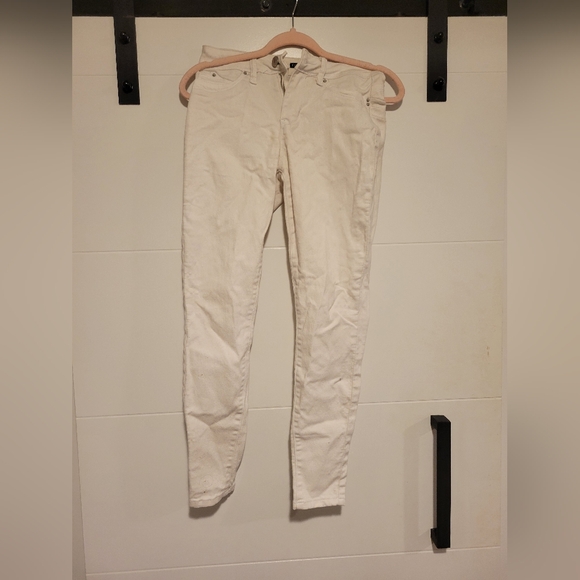 Used White FashionNova Skinny Jeans Size Medium - Picture 1 of 2